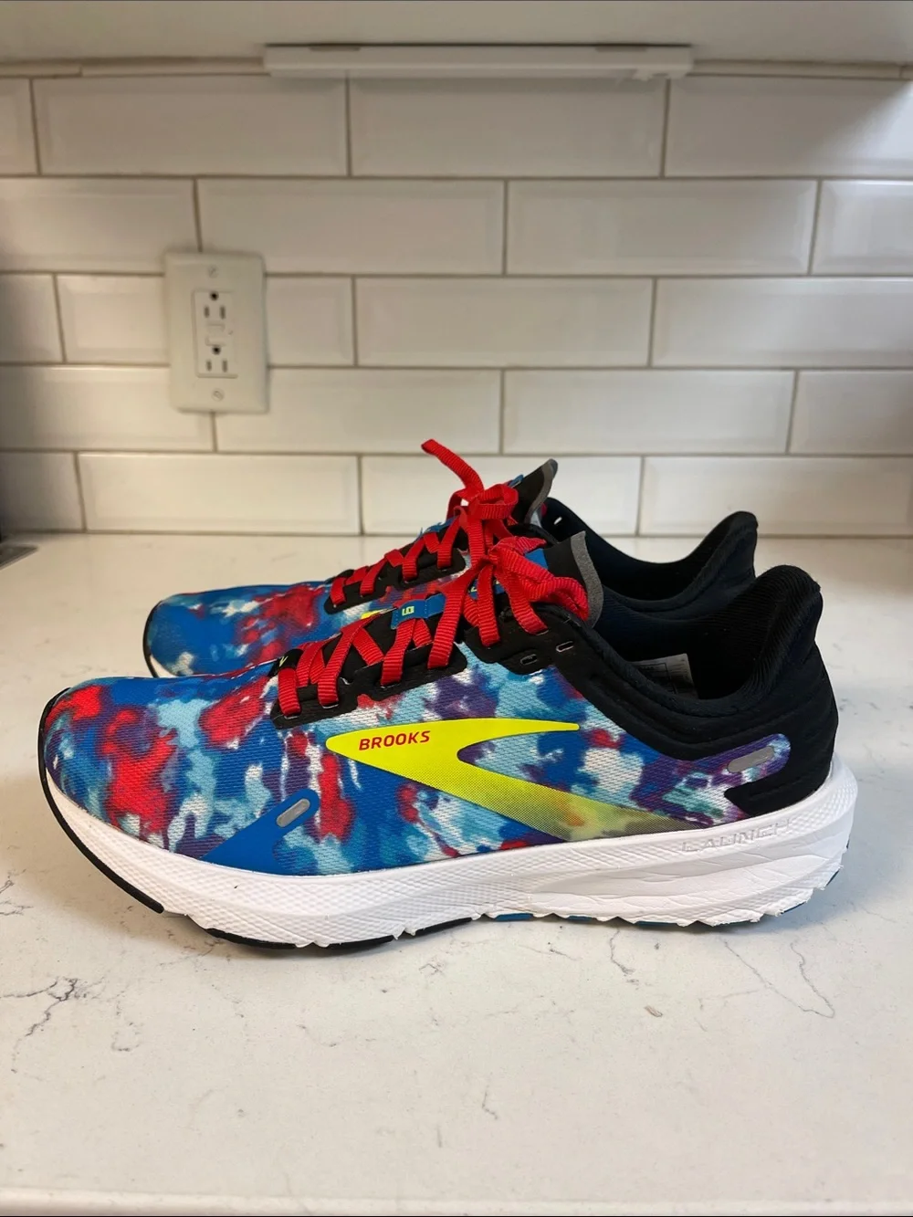 Brooks Woman’s Launch 9 'Multi Color' Tie Dye Size 10